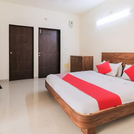 Oyo 63903 Hotel Shree Ram Villa Dwārka Eksteriør bilde