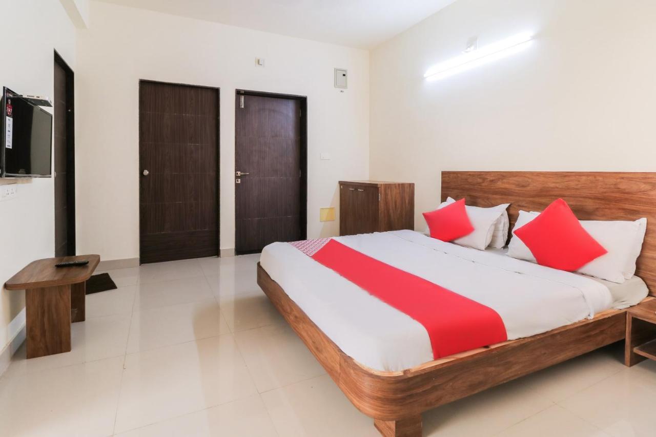 Oyo 63903 Hotel Shree Ram Villa Dwārka Eksteriør bilde