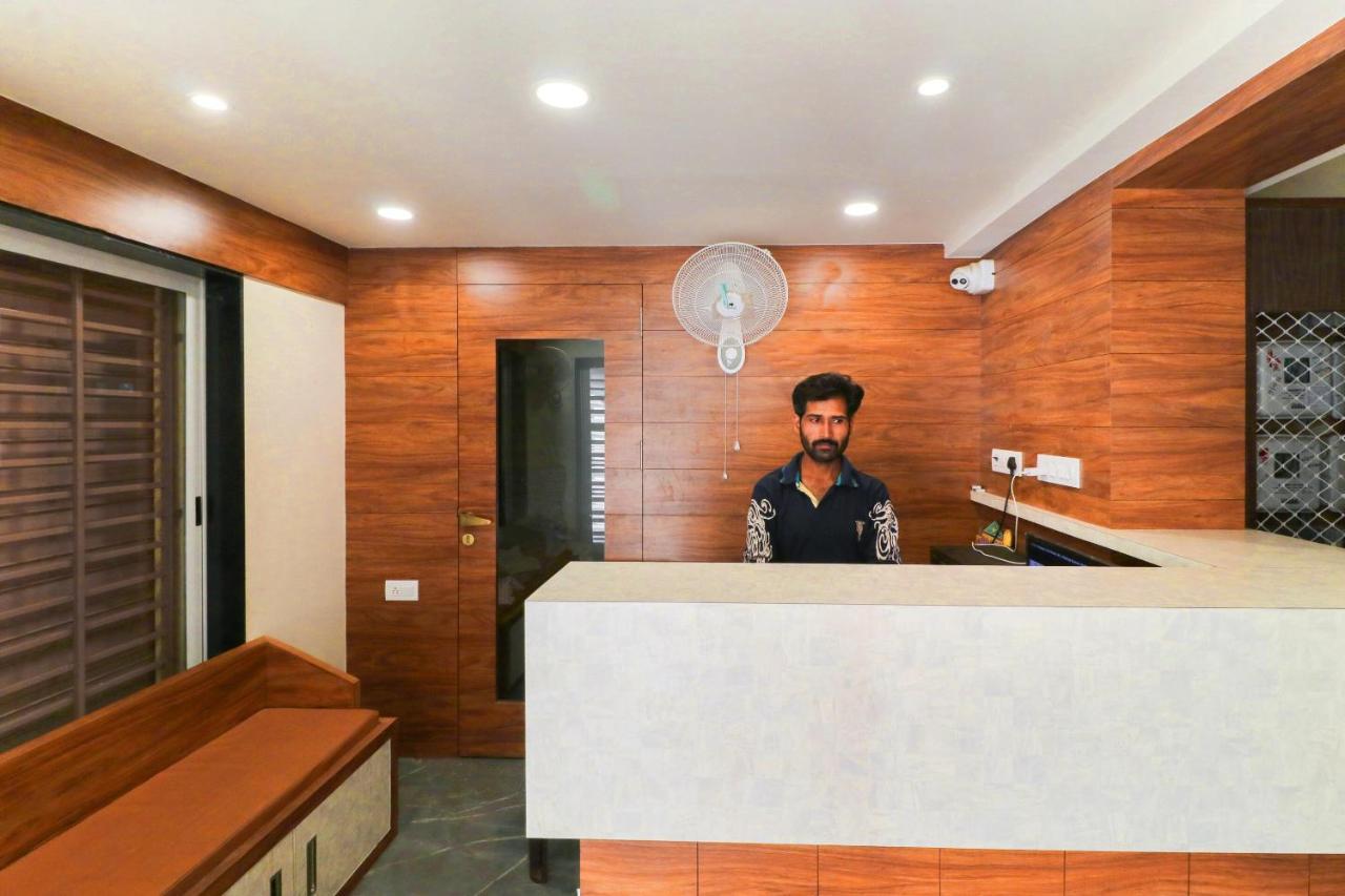 Oyo 63903 Hotel Shree Ram Villa Dwārka Eksteriør bilde