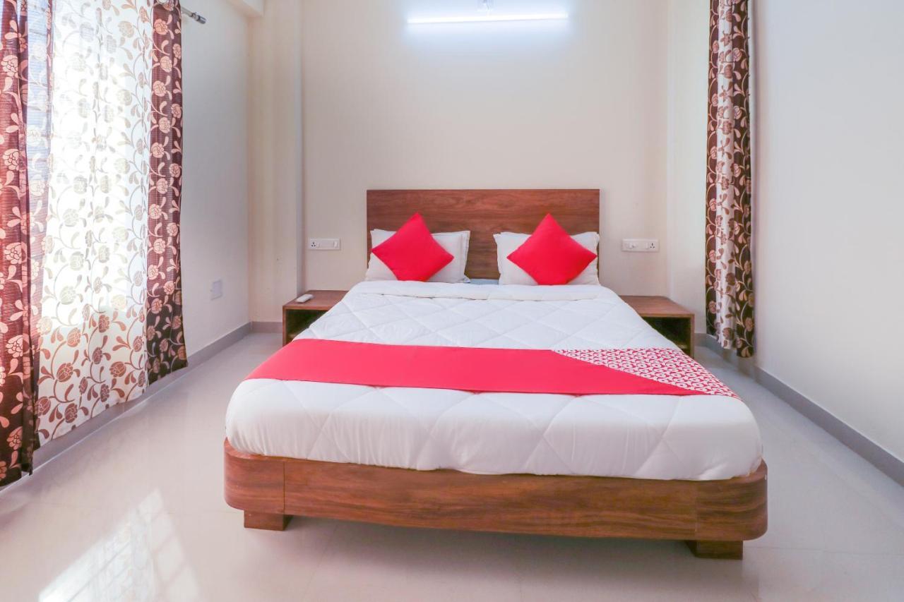 Oyo 63903 Hotel Shree Ram Villa Dwārka Rom bilde