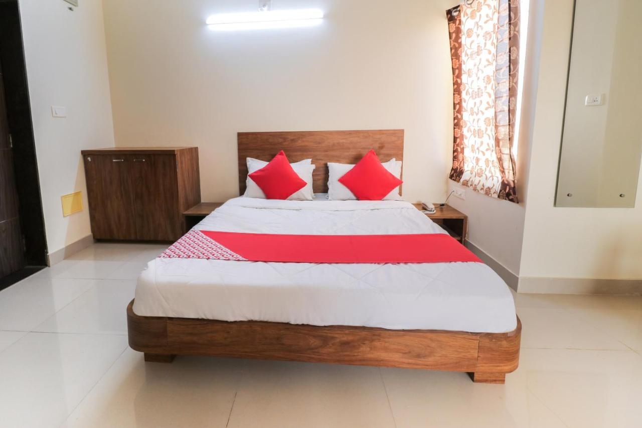 Oyo 63903 Hotel Shree Ram Villa Dwārka Eksteriør bilde