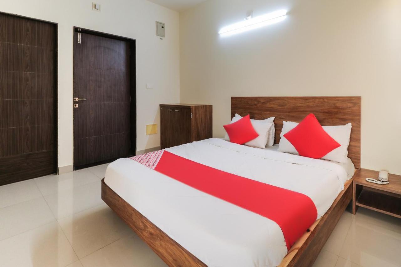 Oyo 63903 Hotel Shree Ram Villa Dwārka Eksteriør bilde